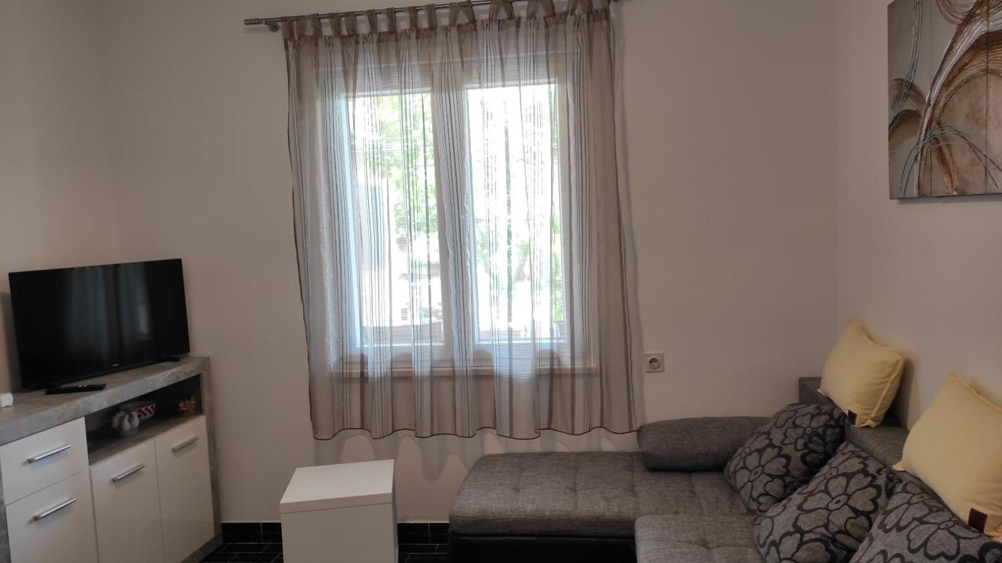 Iva Apartament *